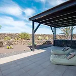 North Shore Villas, Makai, Heated & Shared Pool Tatil Evi