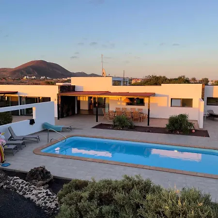 Dom wakacyjny North Shore Villas, Makai, Heated & Shared Pool Lajares